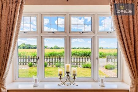 4 bedroom Detached house for sale in Main Road, Grainthorpe, LN11