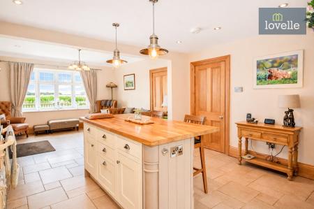 4 bedroom Detached house for sale in Main Road, Grainthorpe, LN11