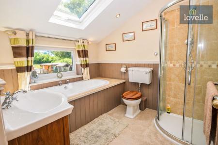 4 bedroom Detached house for sale in Main Road, Grainthorpe, LN11