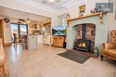 4 bedroom Detached house for sale in Main Road, Grainthorpe, LN11