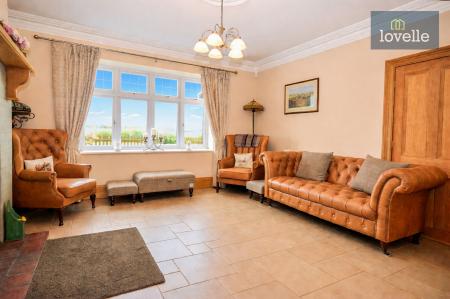 4 bedroom Detached house for sale in Main Road, Grainthorpe, LN11