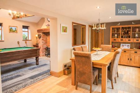 4 bedroom Detached house for sale in Main Road, Grainthorpe, LN11