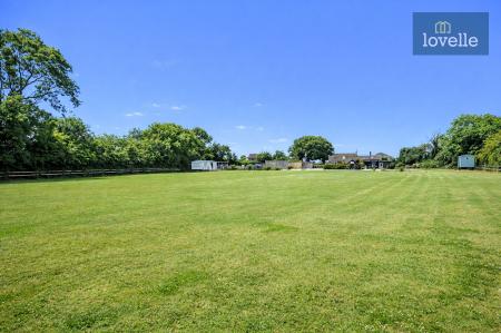 4 bedroom Detached house for sale in Main Road, Grainthorpe, LN11