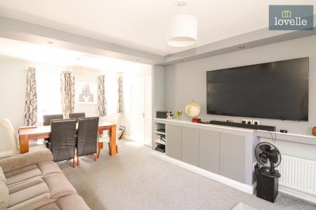 4 bedroom Detached house for sale in Bolle Road, Louth, LN11