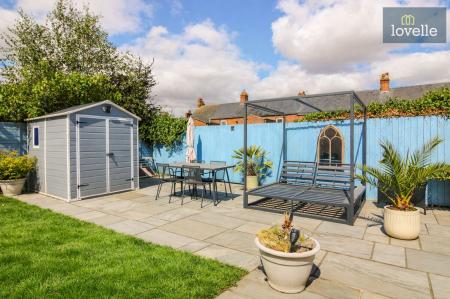4 bedroom Detached house for sale in Bolle Road, Louth, LN11