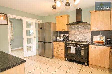 4 bedroom Detached house for sale in Bolle Road, Louth, LN11
