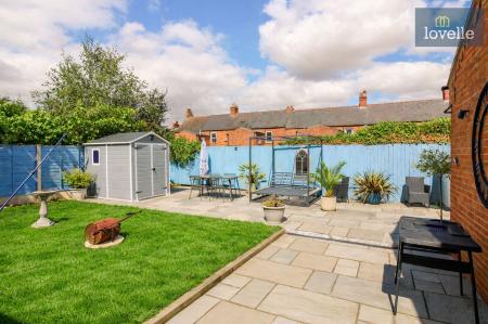 4 bedroom Detached house for sale in Bolle Road, Louth, LN11