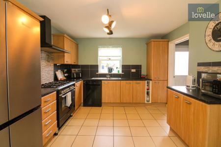 4 bedroom Detached house for sale in Bolle Road, Louth, LN11