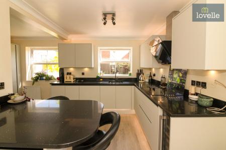 4 bedroom Detached house for sale in Eresbie Road, Louth, LN11