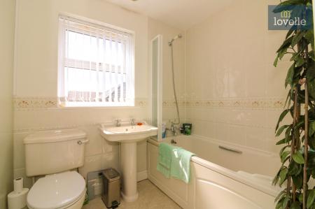4 bedroom Detached house for sale in Eresbie Road, Louth, LN11