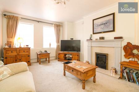4 bedroom Detached house for sale in Eresbie Road, Louth, LN11