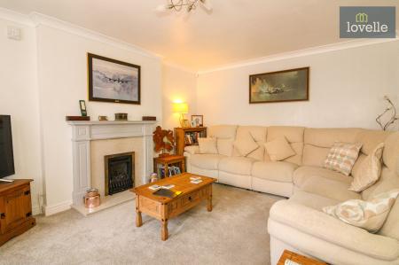4 bedroom Detached house for sale in Eresbie Road, Louth, LN11