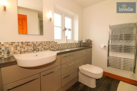 4 bedroom Detached house for sale in South View Lane, South Cockerington, LN11