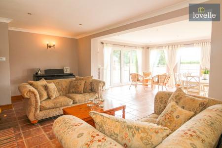 4 bedroom Detached house for sale in South View Lane, South Cockerington, LN11