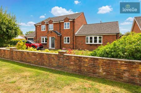 4 bedroom Detached house for sale in South View Lane, South Cockerington, LN11