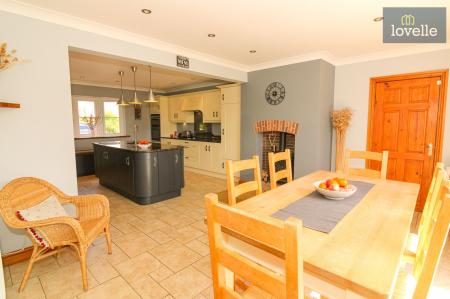4 bedroom Detached house for sale in South View Lane, South Cockerington, LN11