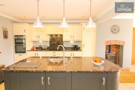 4 bedroom Detached house for sale in South View Lane, South Cockerington, LN11