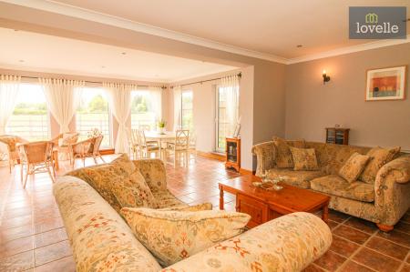 4 bedroom Detached house for sale in South View Lane, South Cockerington, LN11