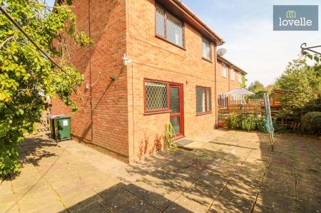 3 bedroom End of terrace house for sale in Dove Close, Louth, LN11