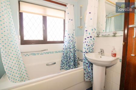 3 bedroom End of terrace house for sale in Dove Close, Louth, LN11
