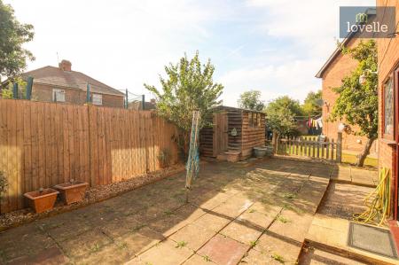 3 bedroom End of terrace house for sale in Dove Close, Louth, LN11