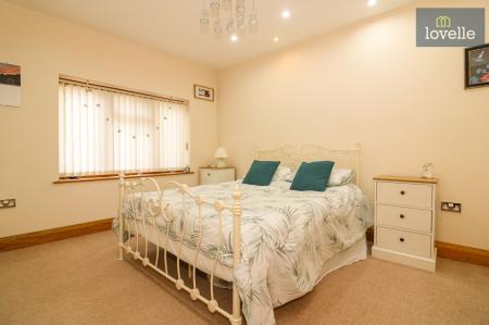 5 bedroom Detached house for sale in Conisholme Road, North Somercotes, LN11