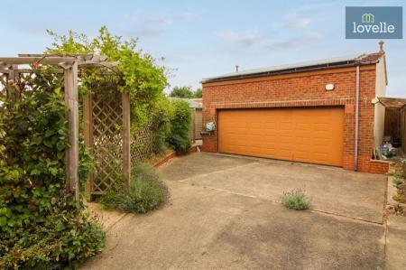 5 bedroom Detached house for sale in Conisholme Road, North Somercotes, LN11