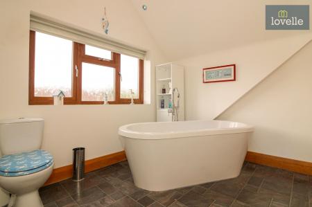 5 bedroom Detached house for sale in Conisholme Road, North Somercotes, LN11
