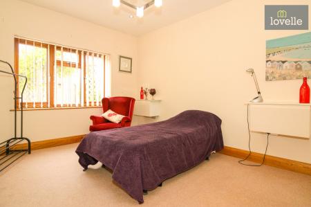 5 bedroom Detached house for sale in Conisholme Road, North Somercotes, LN11