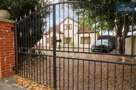 5 bedroom Detached house for sale in Conisholme Road, North Somercotes, LN11