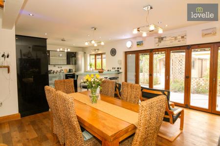 5 bedroom Detached house for sale in Conisholme Road, North Somercotes, LN11