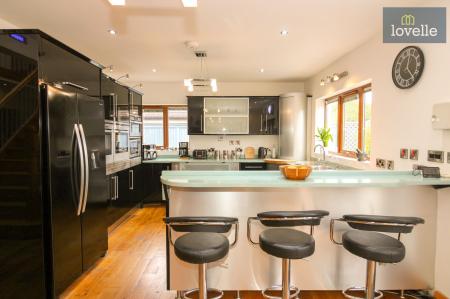 5 bedroom Detached house for sale in Conisholme Road, North Somercotes, LN11