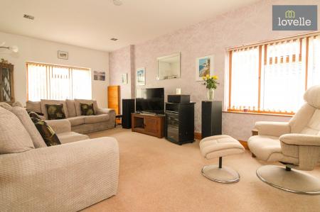 5 bedroom Detached house for sale in Conisholme Road, North Somercotes, LN11