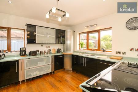 5 bedroom Detached house for sale in Conisholme Road, North Somercotes, LN11