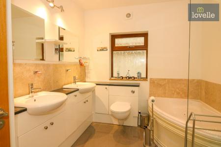 5 bedroom Detached house for sale in Conisholme Road, North Somercotes, LN11