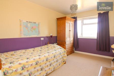 4 bedroom Semi-detached house for sale in Harewood Crescent, Louth, LN11