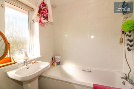 4 bedroom Semi-detached house for sale in Harewood Crescent, Louth, LN11