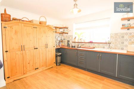 4 bedroom Detached house for sale in Butt Lane, Goulceby, LN11