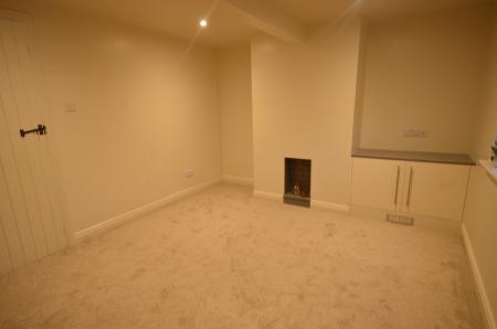 2 bedroom Terraced House to let in Leakes Row, Louth, LN11