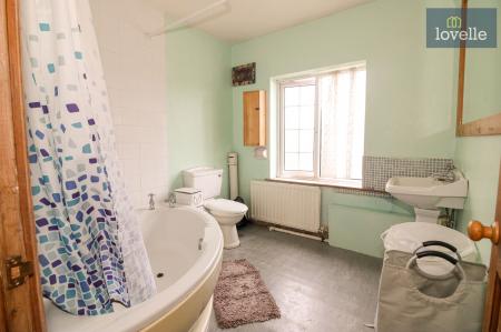 2 bedroom Terraced House for sale in High Holme Road, Louth, LN11