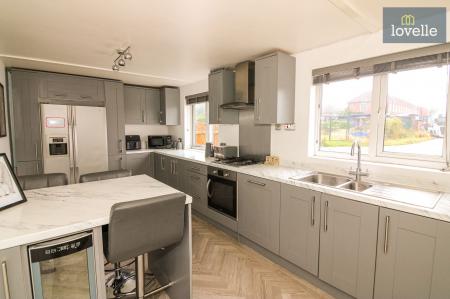 3 bedroom Detached house for sale in Carlton Road, Manby, LN11