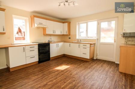 2 bedroom Semi-detached house for sale in Eastfield Road, Louth, LN11