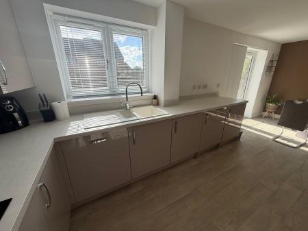 3 bedroom Detached house to let in Walnut Close, Louth, LN11