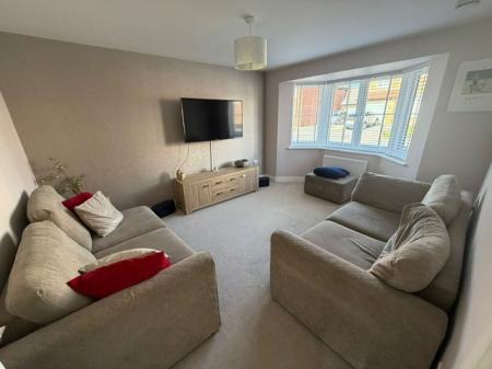 3 bedroom Detached house to let in Walnut Close, Louth, LN11