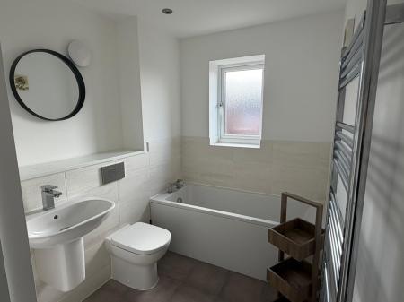 3 bedroom Detached house to let in Walnut Close, Louth, LN11