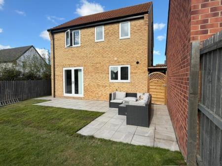 3 bedroom Detached house to let in Walnut Close, Louth, LN11