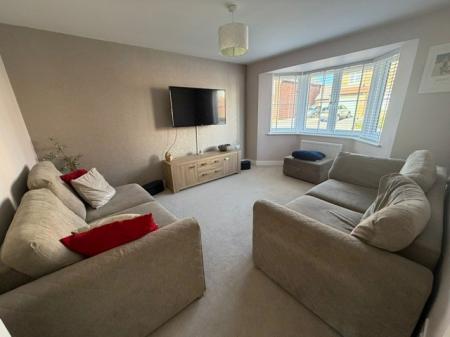 3 bedroom Detached house to let in Walnut Close, Louth, LN11