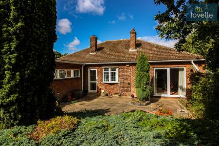 3 bedroom Detached bungalow for sale in Main Road, Saltfleet, LN11