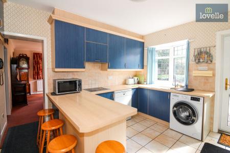 3 bedroom Detached bungalow for sale in Main Road, Saltfleet, LN11