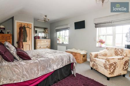 4 bedroom House for sale in Main Road, Saltfleetby, LN11